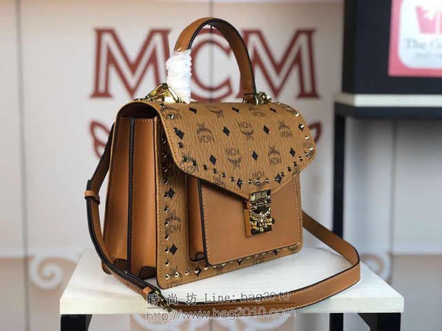 MCM女包 原單 6236打釘 MCM新品 Patricia風琴式郵差包 MCM手提包 女手拎包 MCM單肩斜挎包  mdmc1354